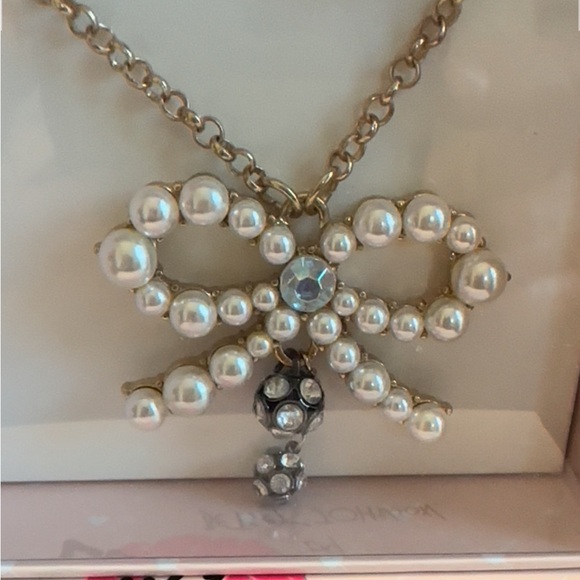 Betsey Johnson Boxed Bow Necklace & Earrings NWT - Picture 3 of 4